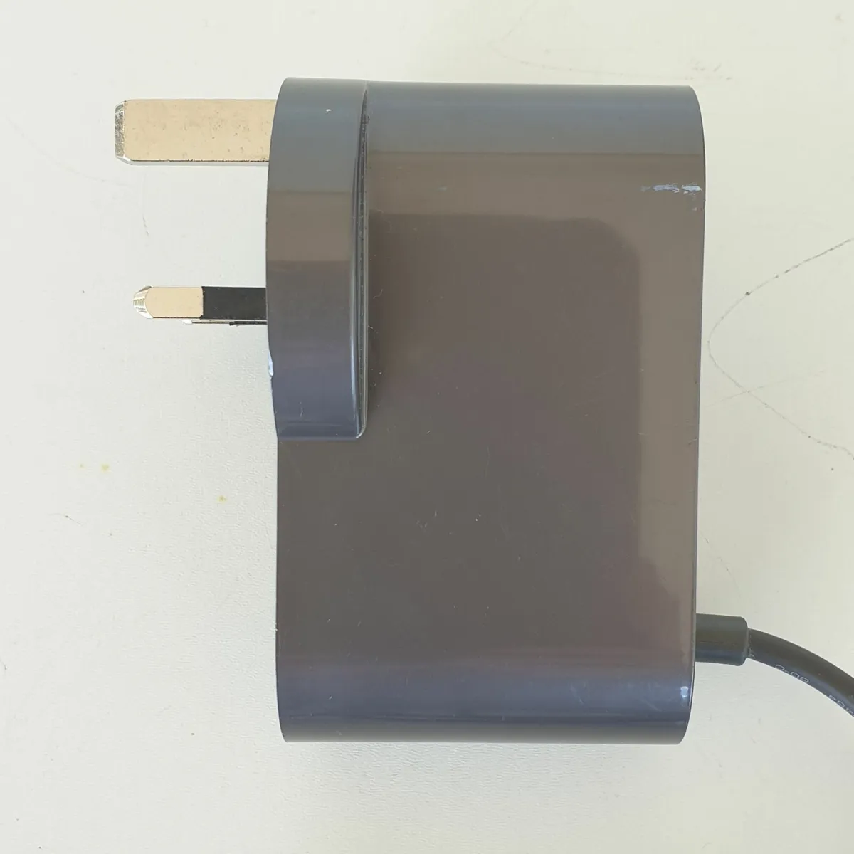 Dyson V8 V7 V6 battery charger - Image 3