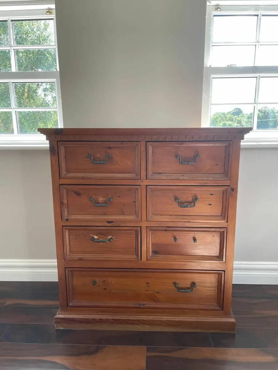 Superking bed, 2 matching lockers & chest of drawe - Image 4