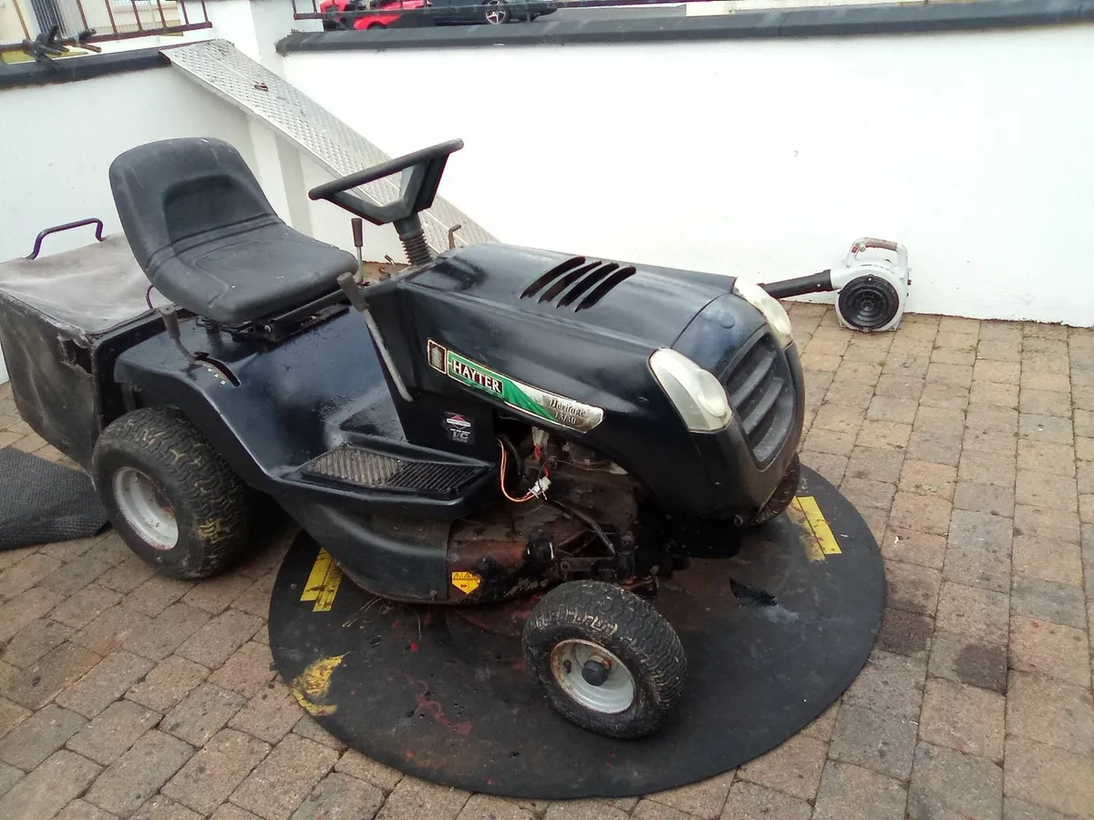 Ride on lawnmower - Image 1