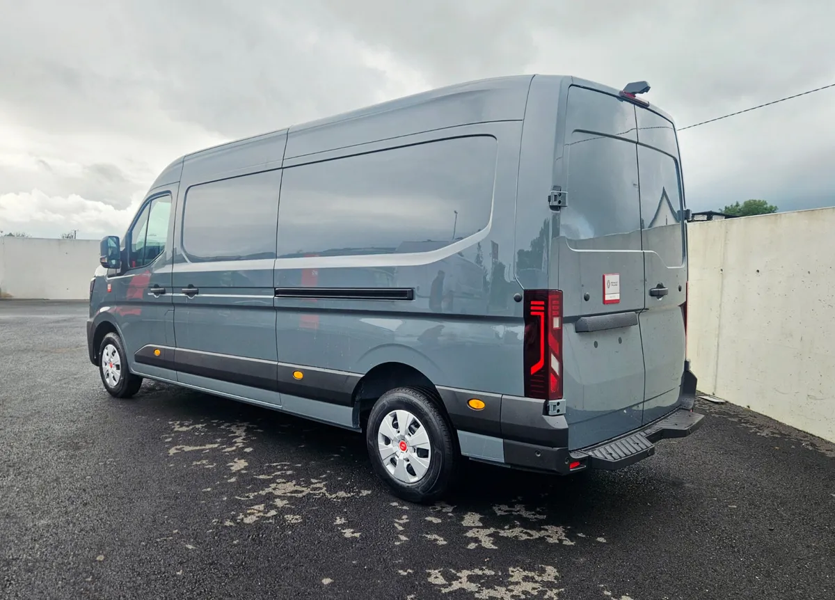 Renault Trucks Master IV #RedEdition in Urban Grey - Image 2