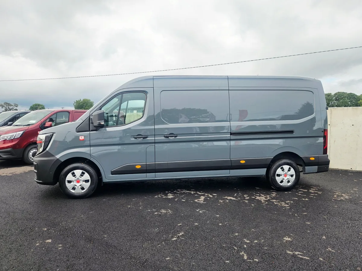 Renault Trucks Master IV #RedEdition in Urban Grey - Image 3