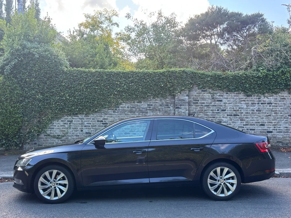 SKODA SUPERB 2.0tdi AUTO TOP SPEC - Image 2