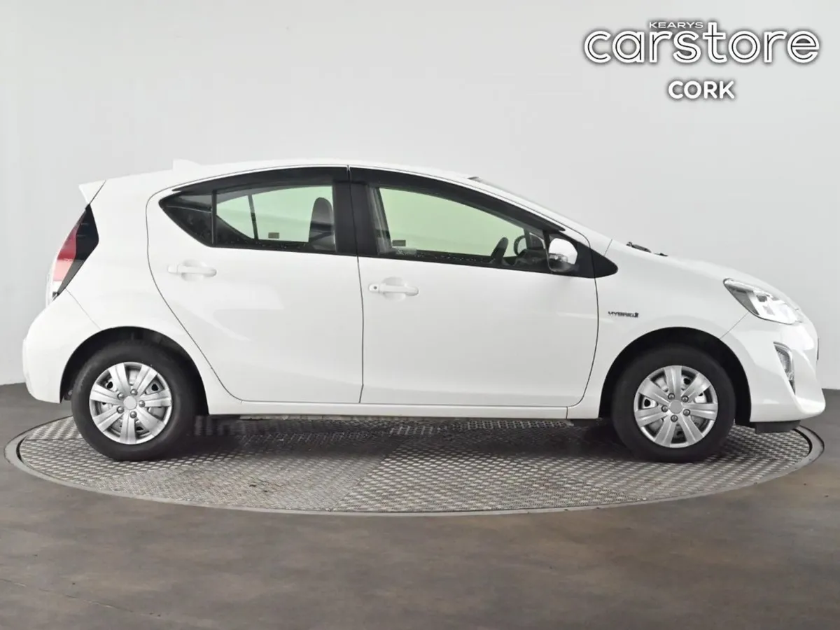 Toyota Aqua 1.8 Hybrid - Image 3