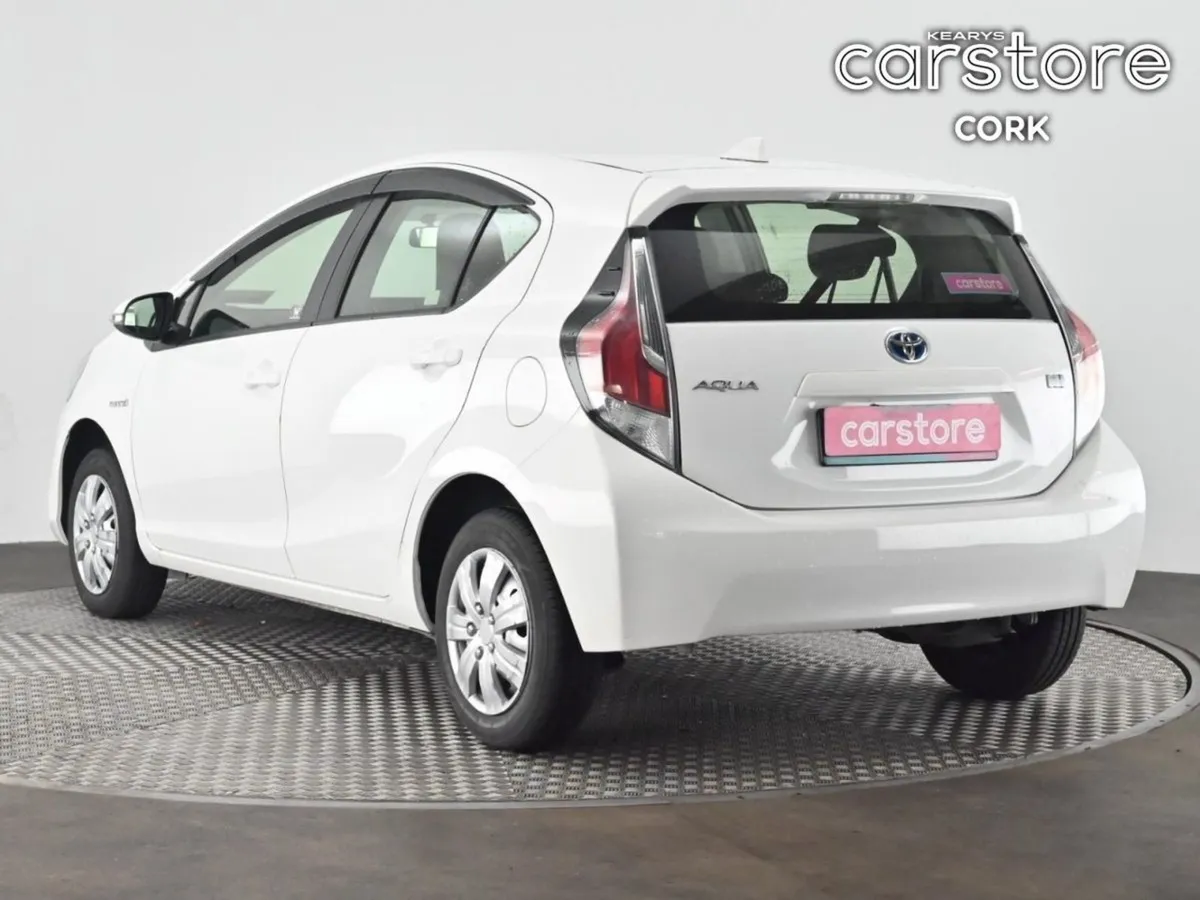 Toyota Aqua 1.8 Hybrid - Image 4