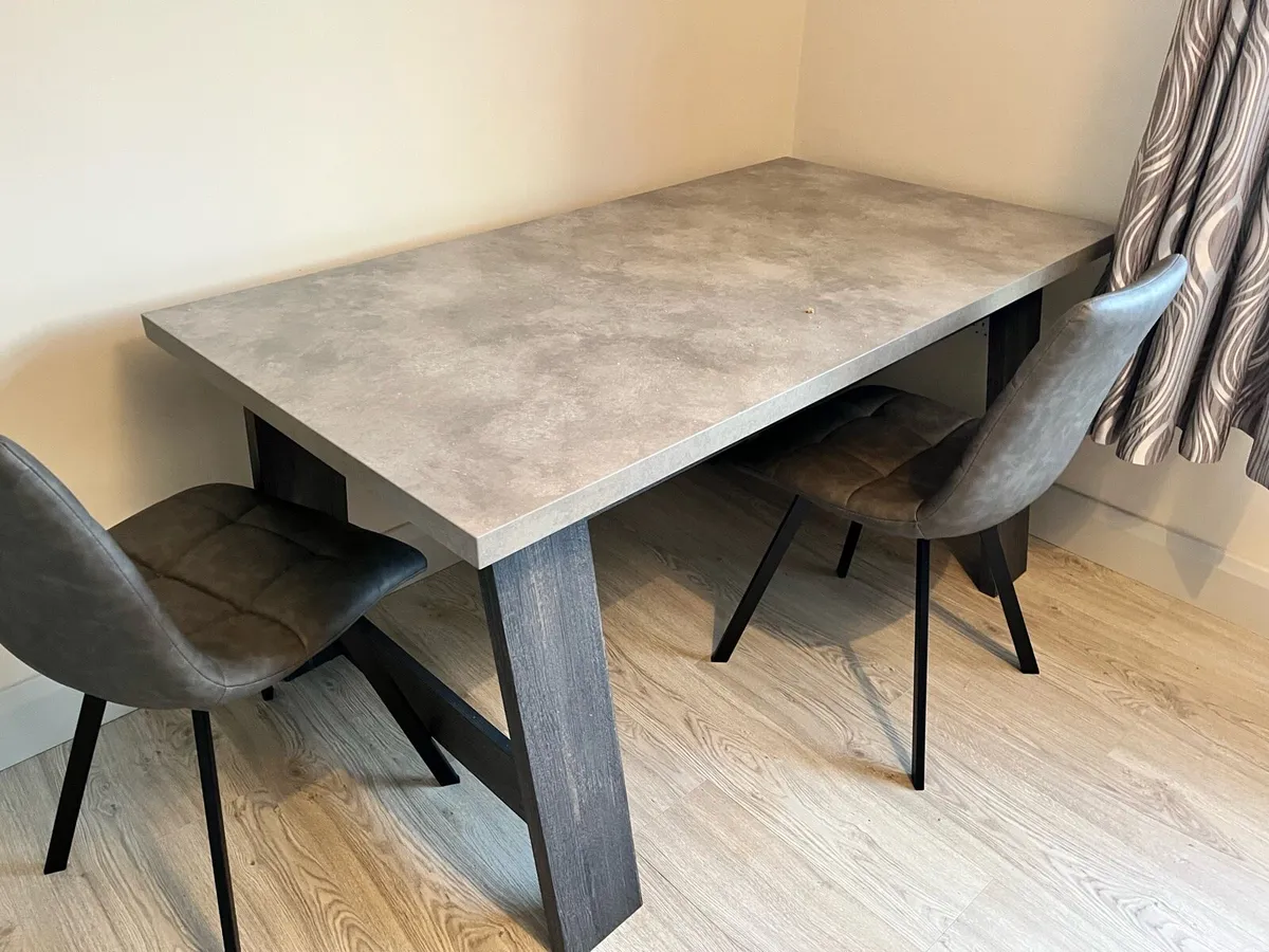 Dining table - Image 2