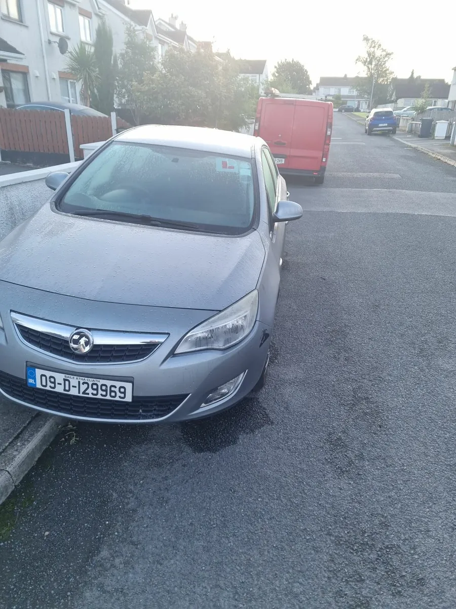 Vauxhall Astra 2009 - Image 1