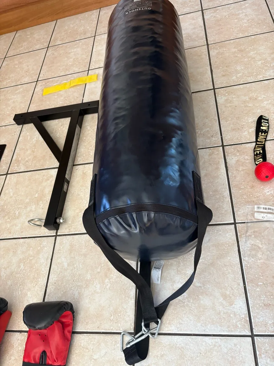 PUNCH BAG, WALL BRACKET, GLOVES, BOX BALL, BAND!! - Image 2