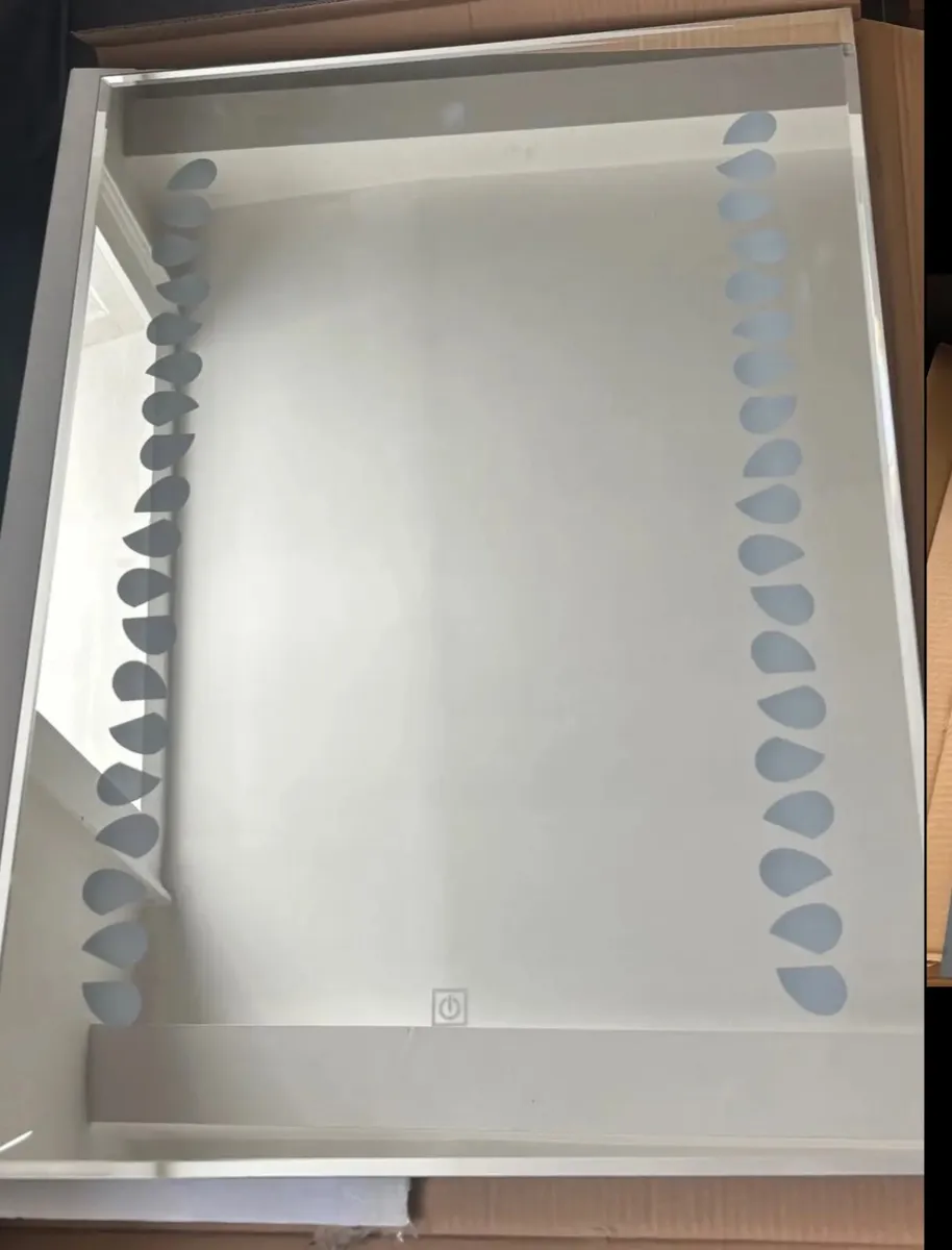 Touch screen light up mirror - Image 1