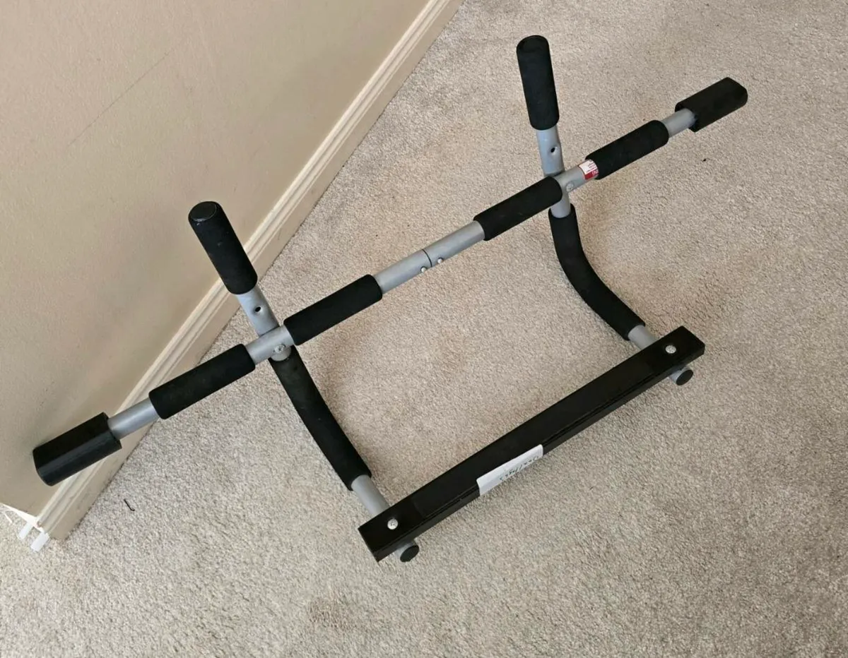 Pull up door frame gym bar - Image 2