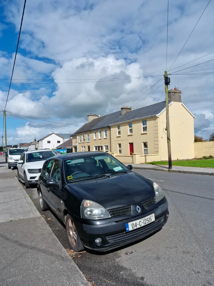 Renault Clio 2004 - Image 1