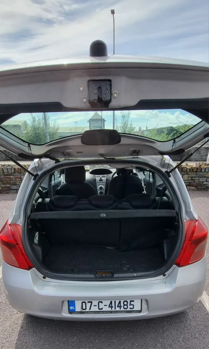 Toyota Yaris 2007 - Image 2