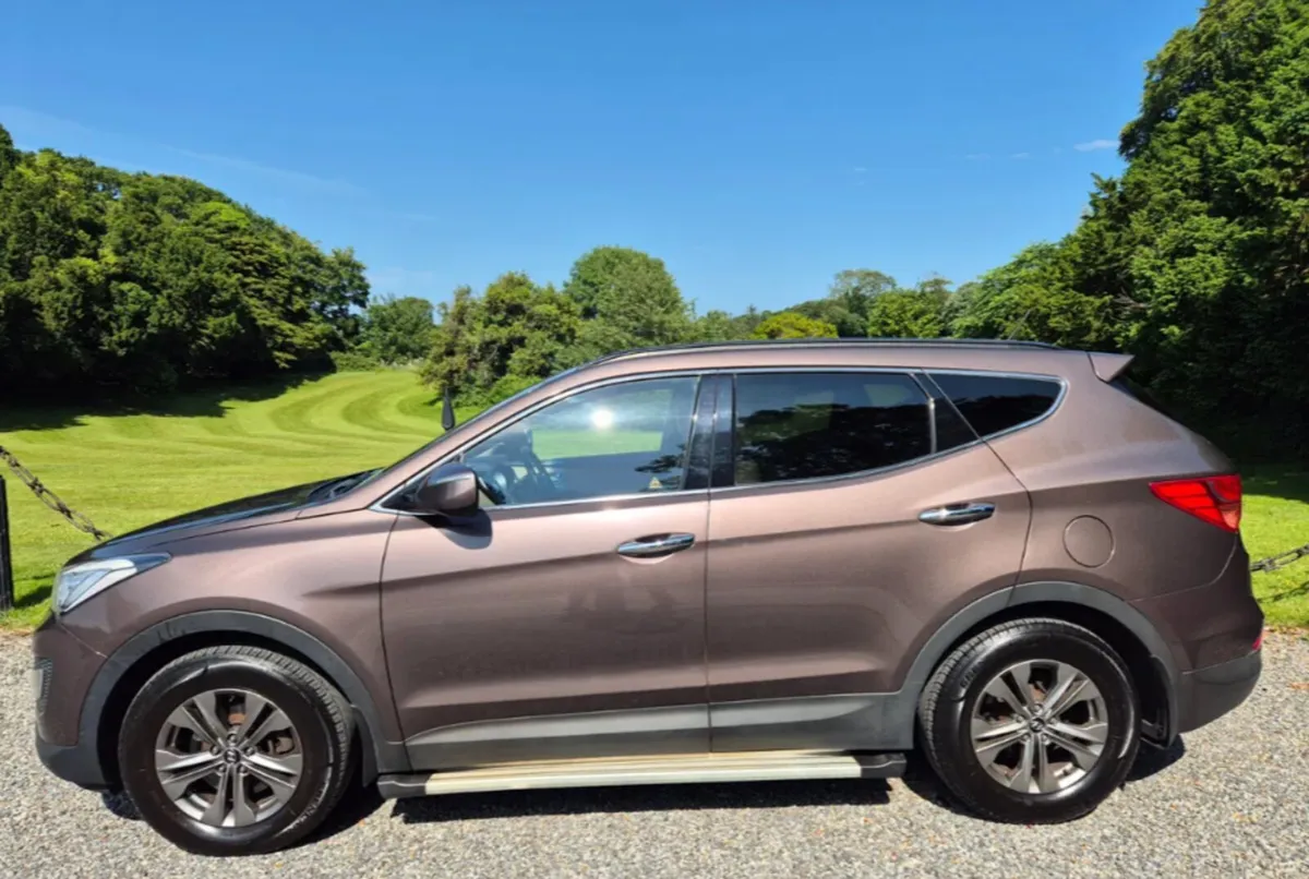 Hyundai Santa Fe 2014 - Image 2