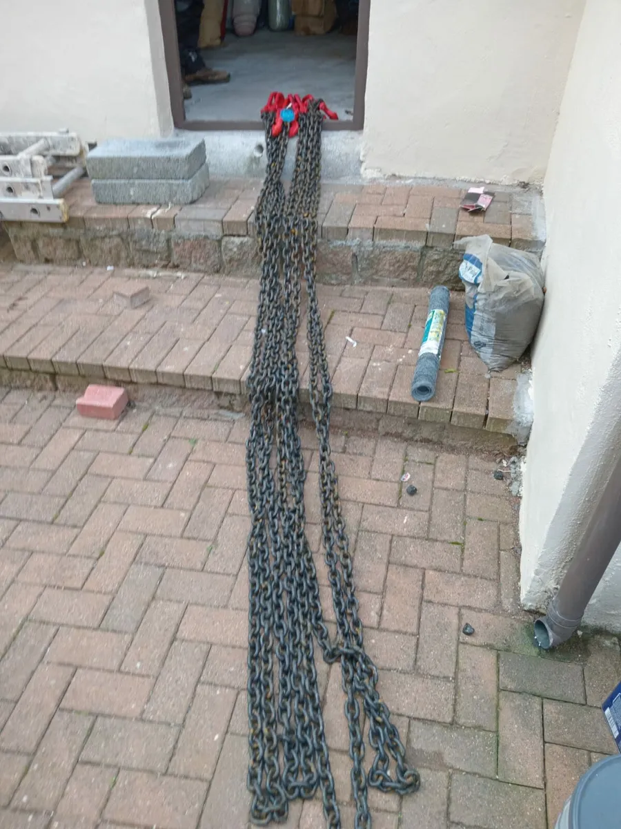 Heavy duty lifting chains and block and tackle - Image 4