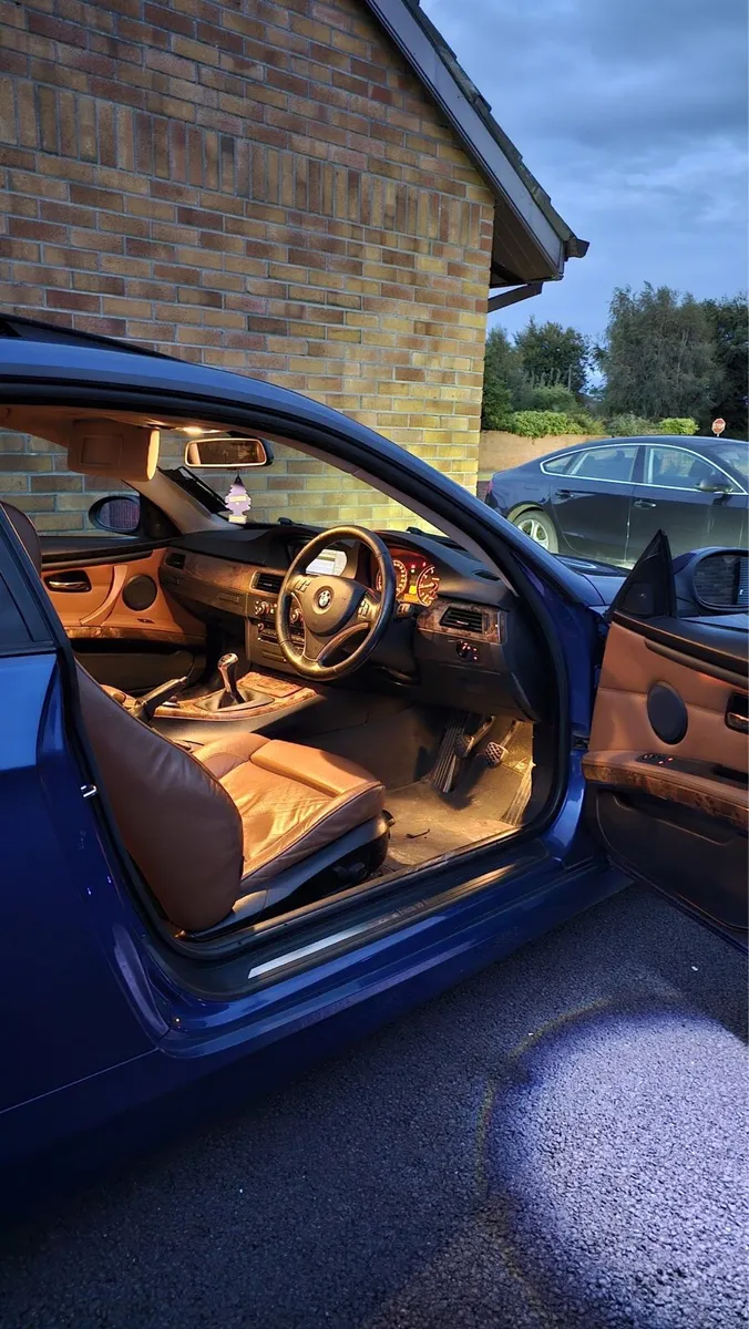 BMW e92 320i (LOW KM) - Image 4