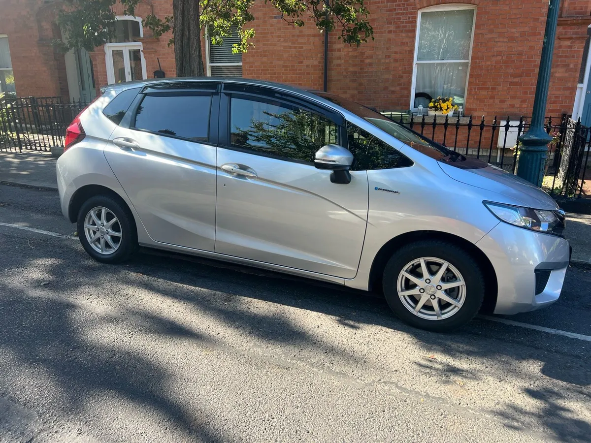 Honda fit hybrid - Image 2