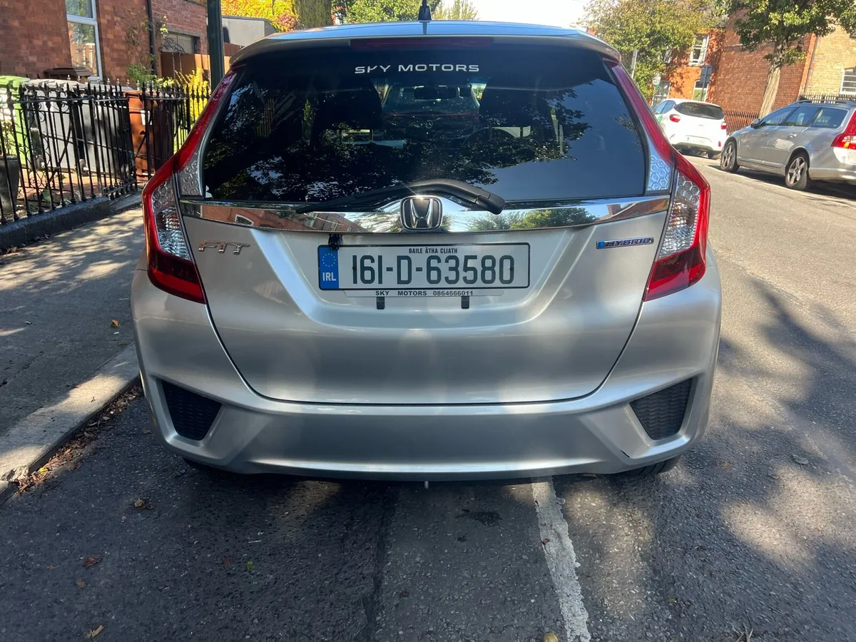 Honda fit hybrid - Image 4