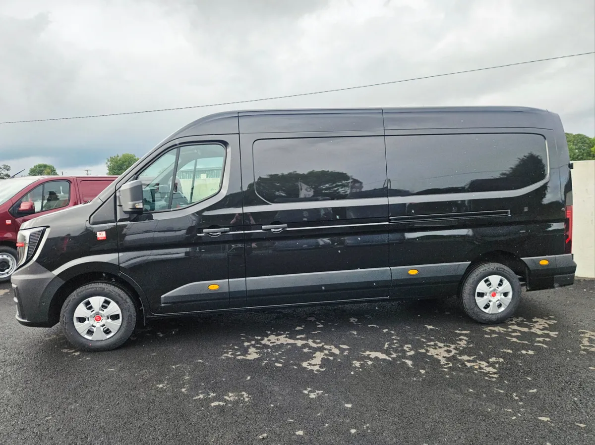 Renault Trucks Master IV #RedEdition in Black - Image 2