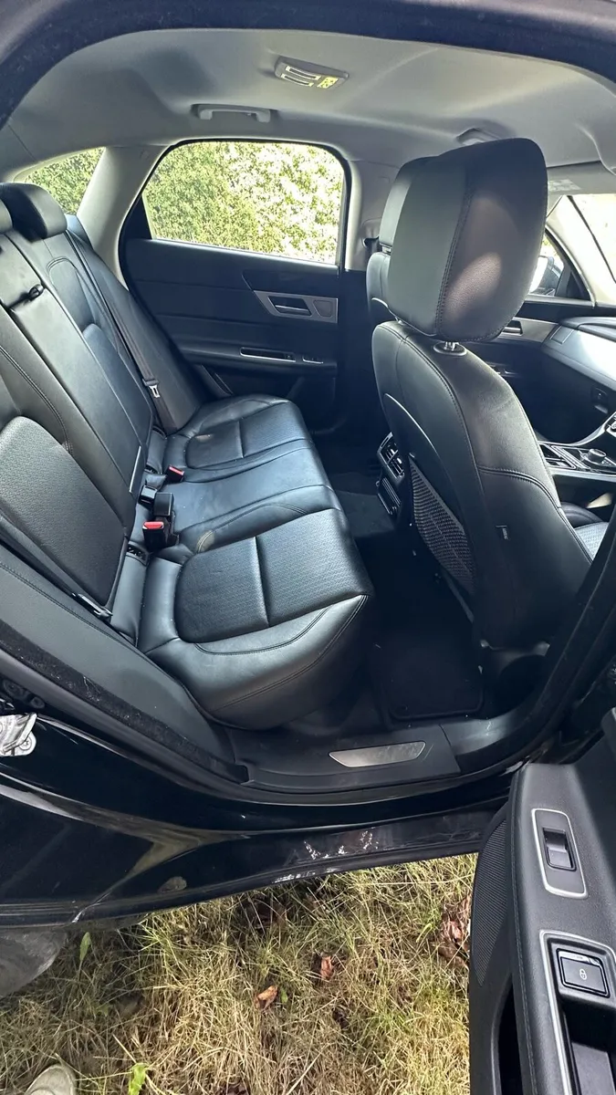Jaguar XF 2016 2.0 Diesel - Image 4
