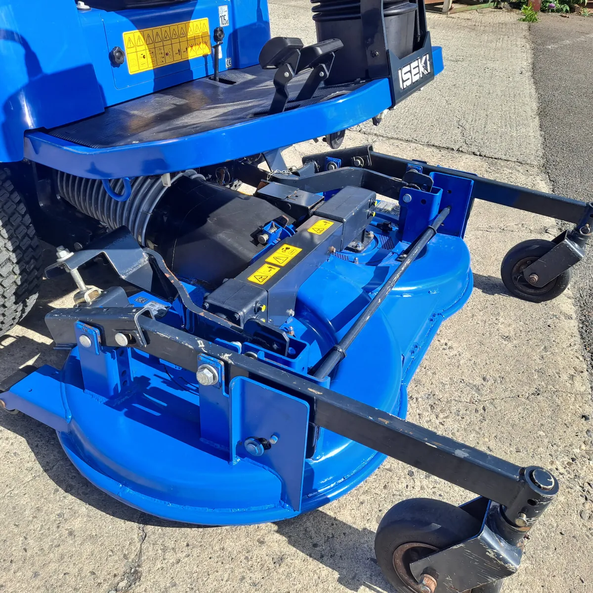 Iseki SF224 Out Front High Dump Collector Mower - Image 3