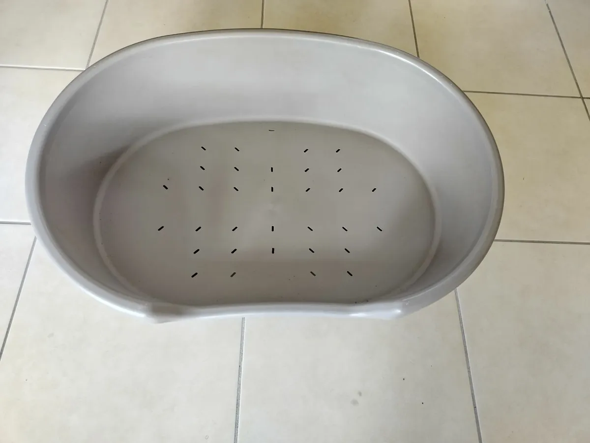 Pet carrier and pet beds - Image 2