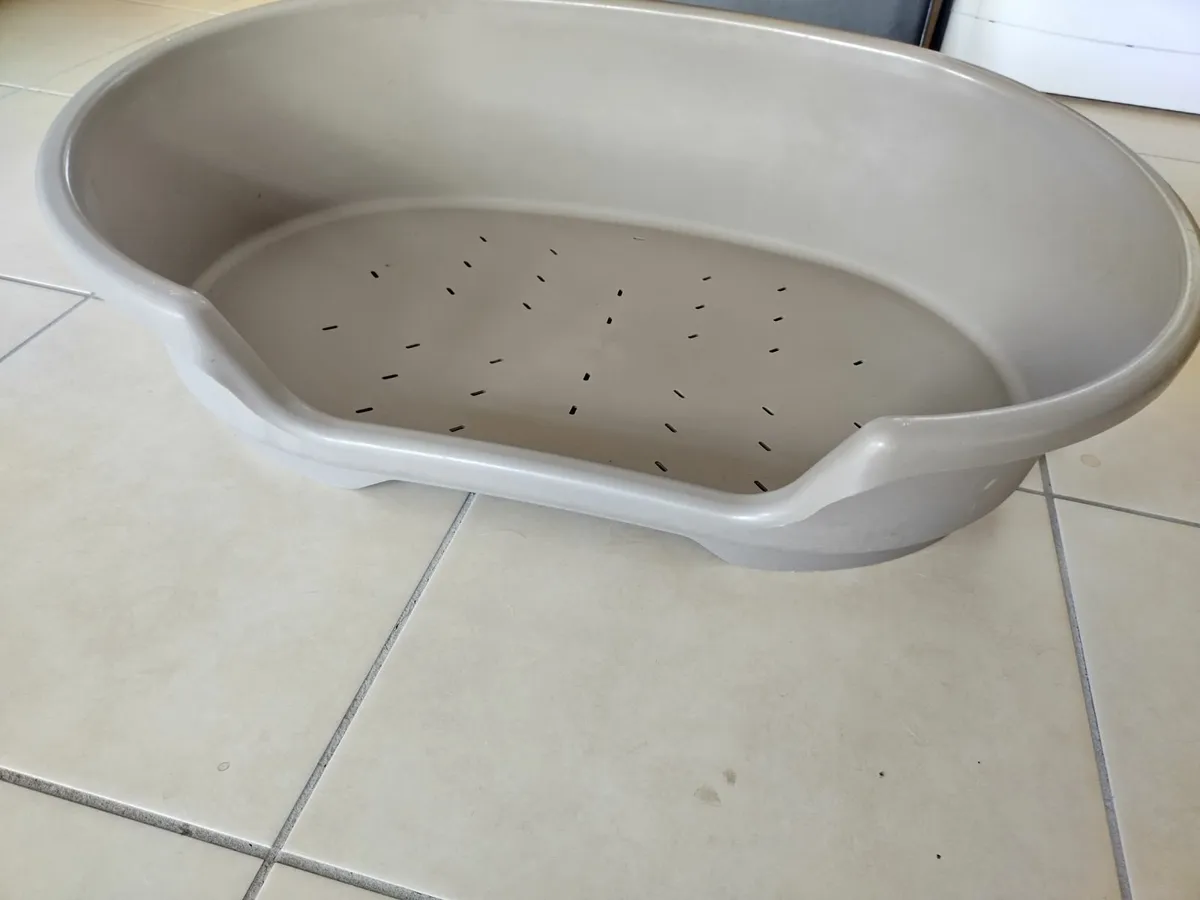 Pet carrier and pet beds - Image 3