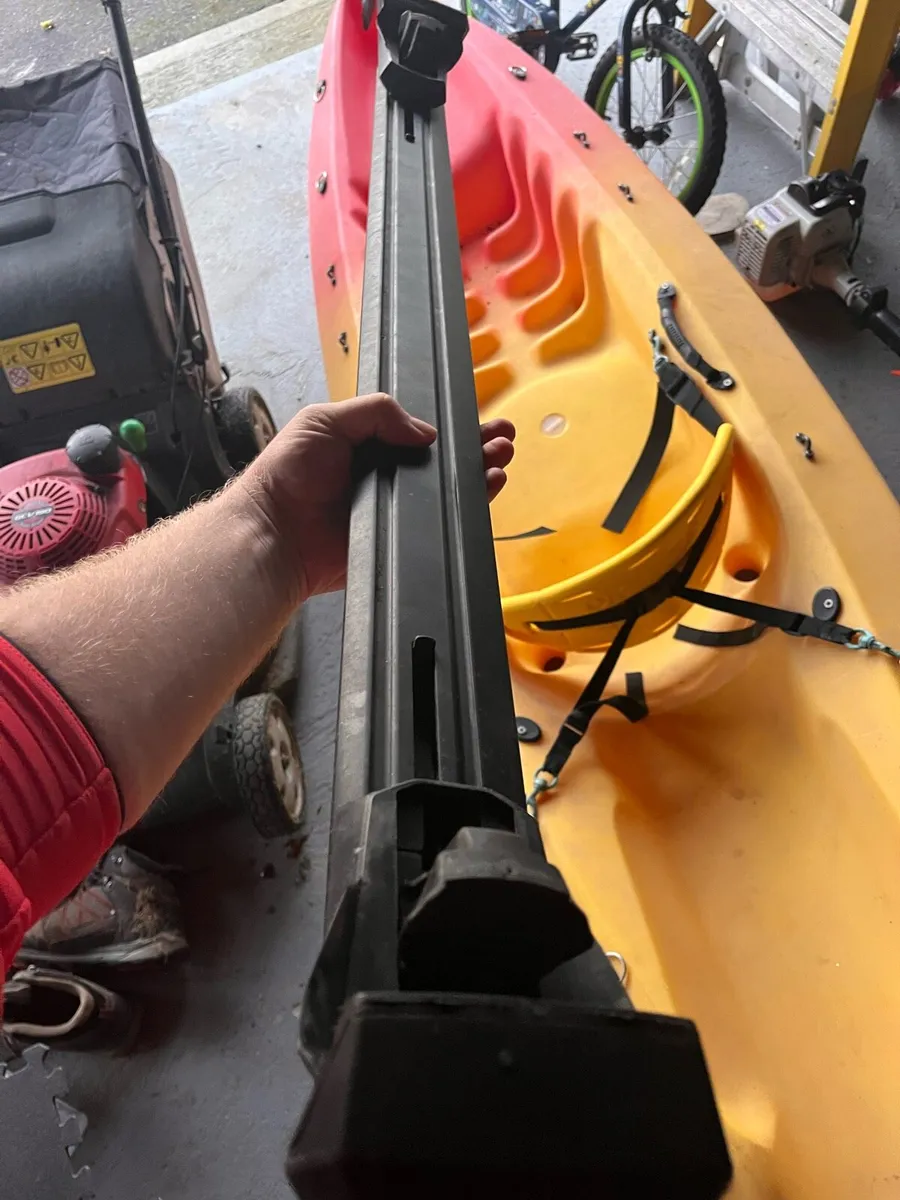 Thule roof bars and feet - Image 1