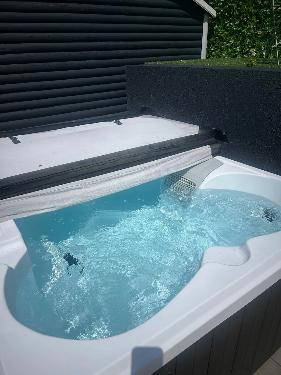 Hot Tub - Image 2