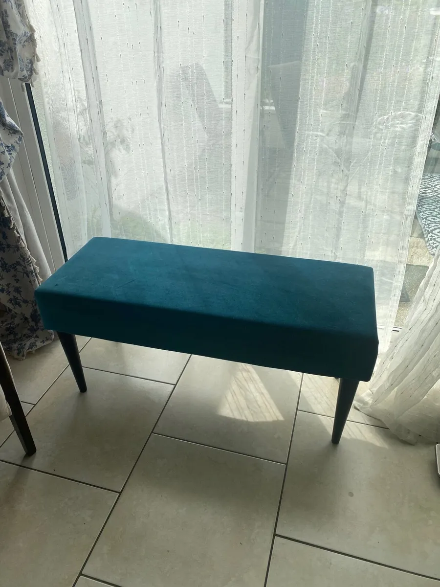 Bench seating / storage - Image 2