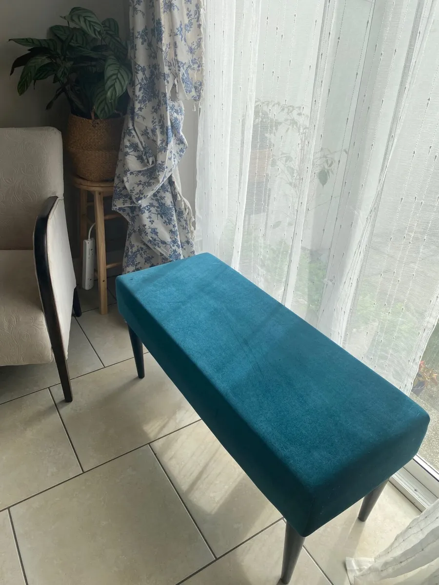 Bench seating / storage - Image 3