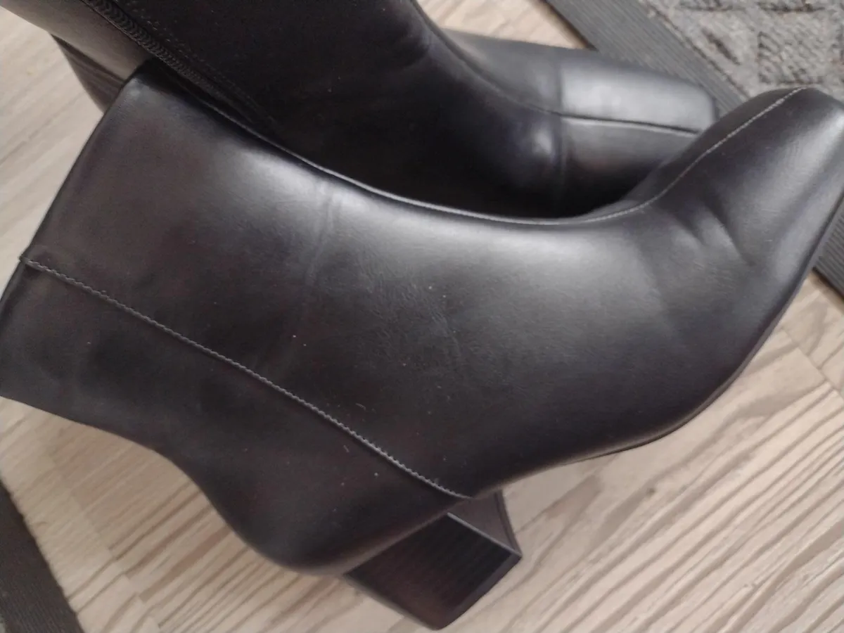 New  winter boots size 37(4) - Image 3