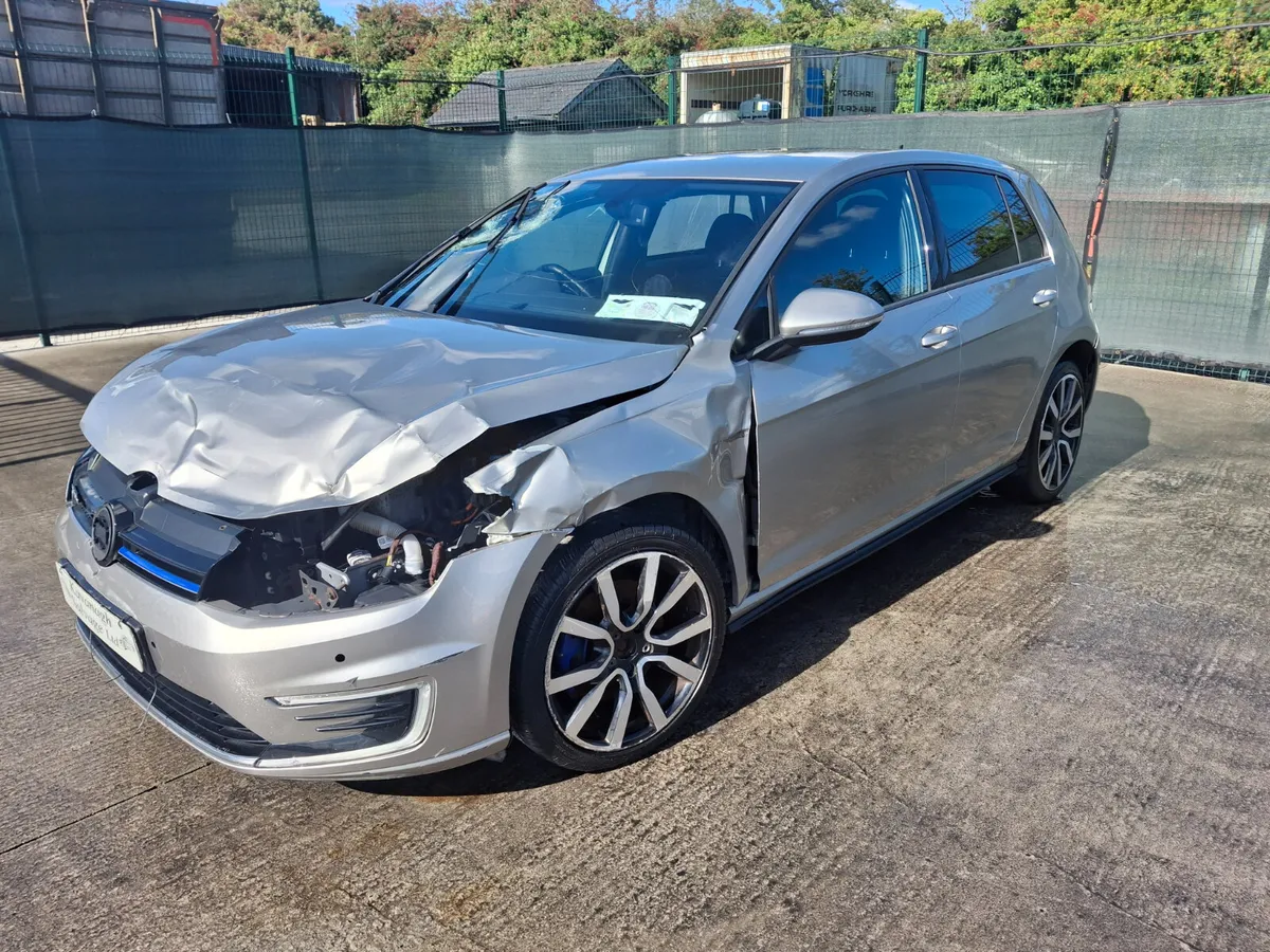 2015 Volkswagen Golf GTE Hybrid - Image 2
