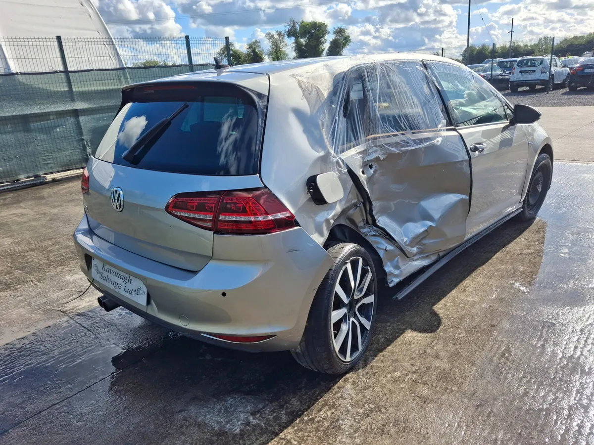 2015 Volkswagen Golf GTE Hybrid - Image 4