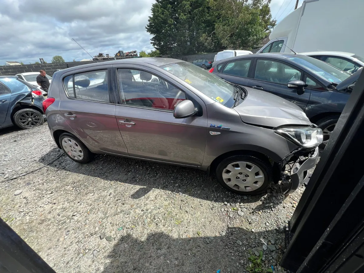 2013 hyundai i20 108 kms - Image 3