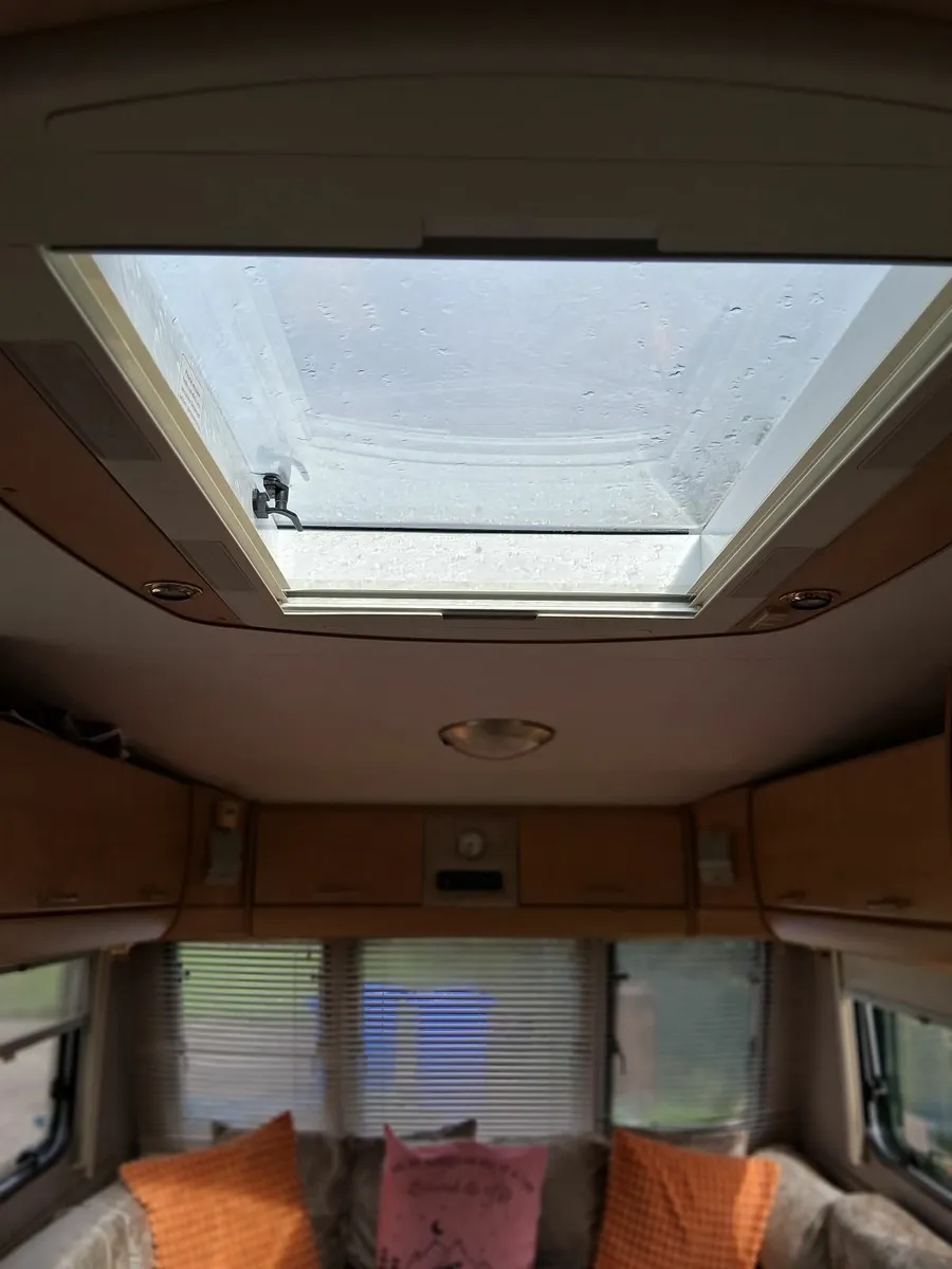 Caravan - Image 2