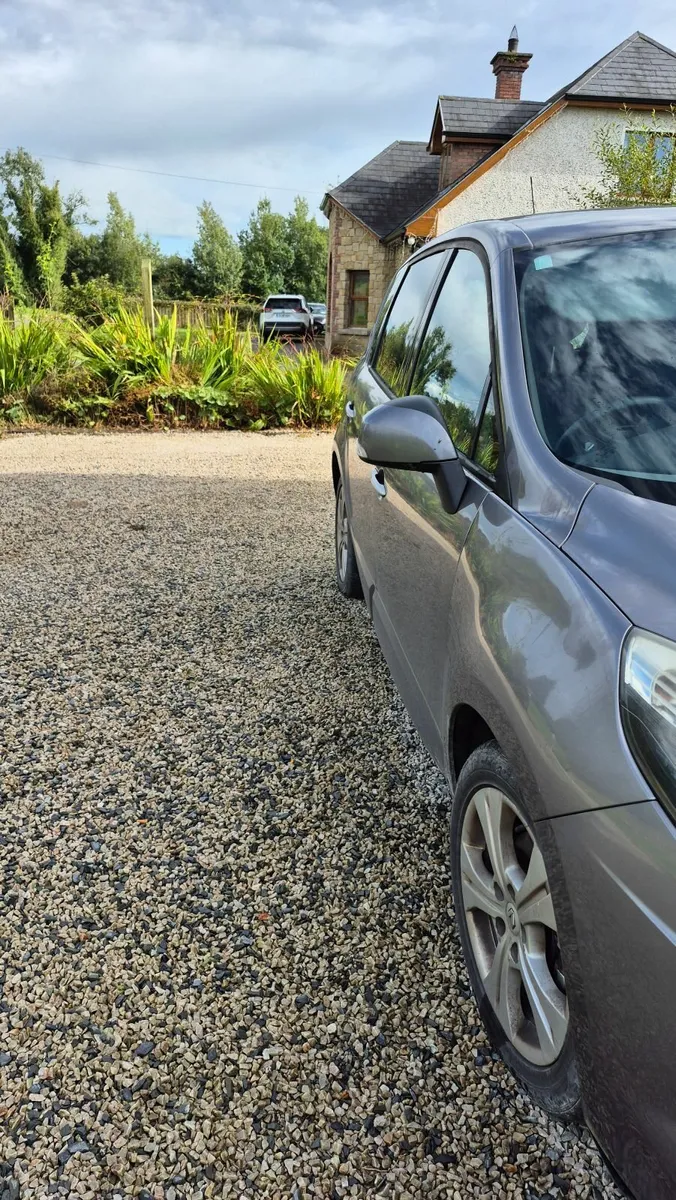 Renault Scenic 2011 - Image 1