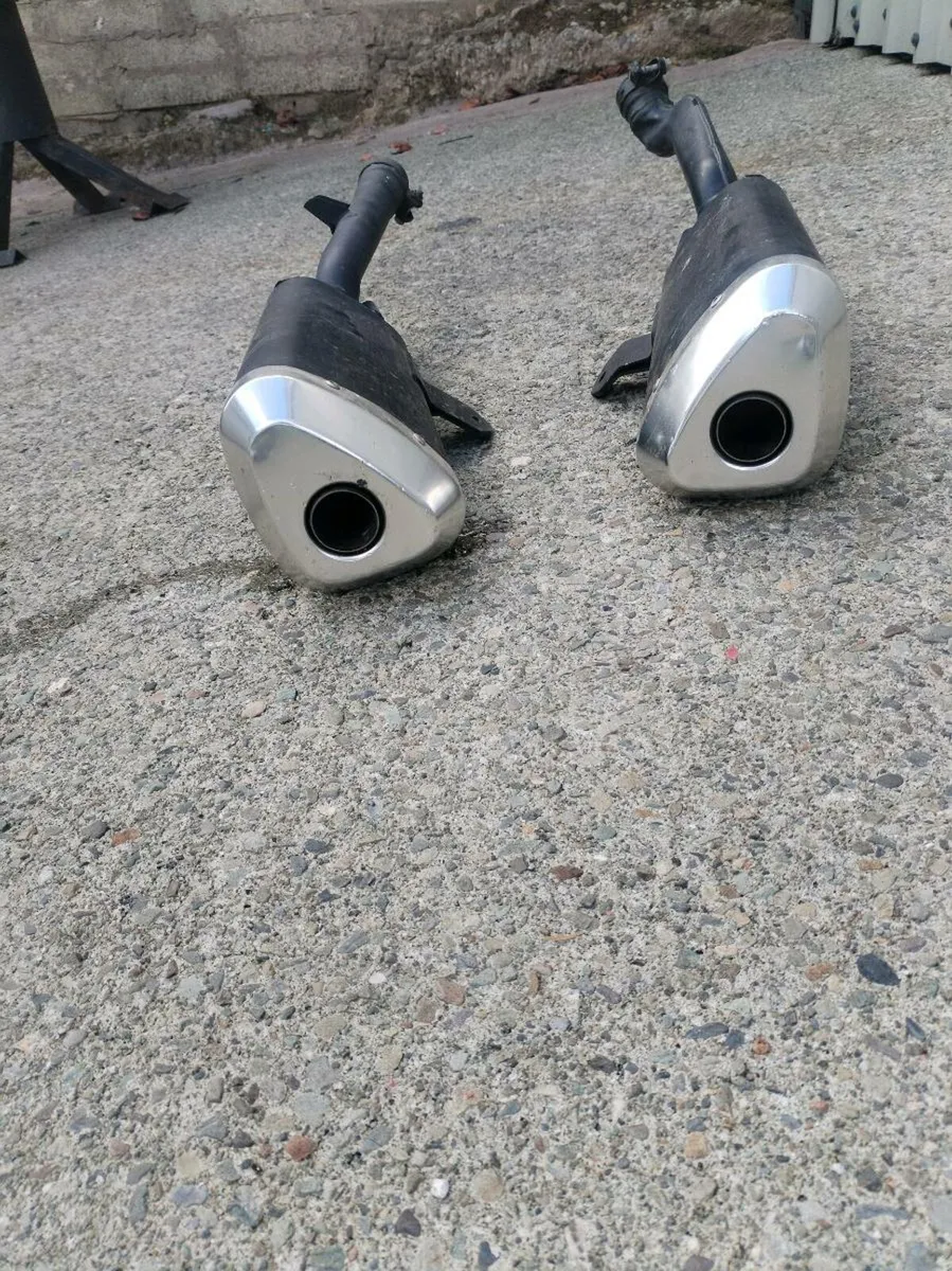 Gsx-r 1000 k8  stock exhausts - Image 1