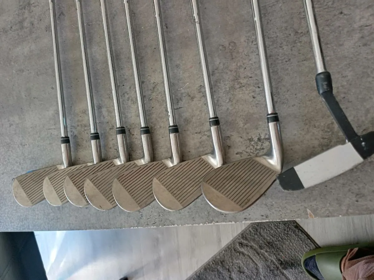 Yonex golf irons. And putter. Right handed clubs - Image 2