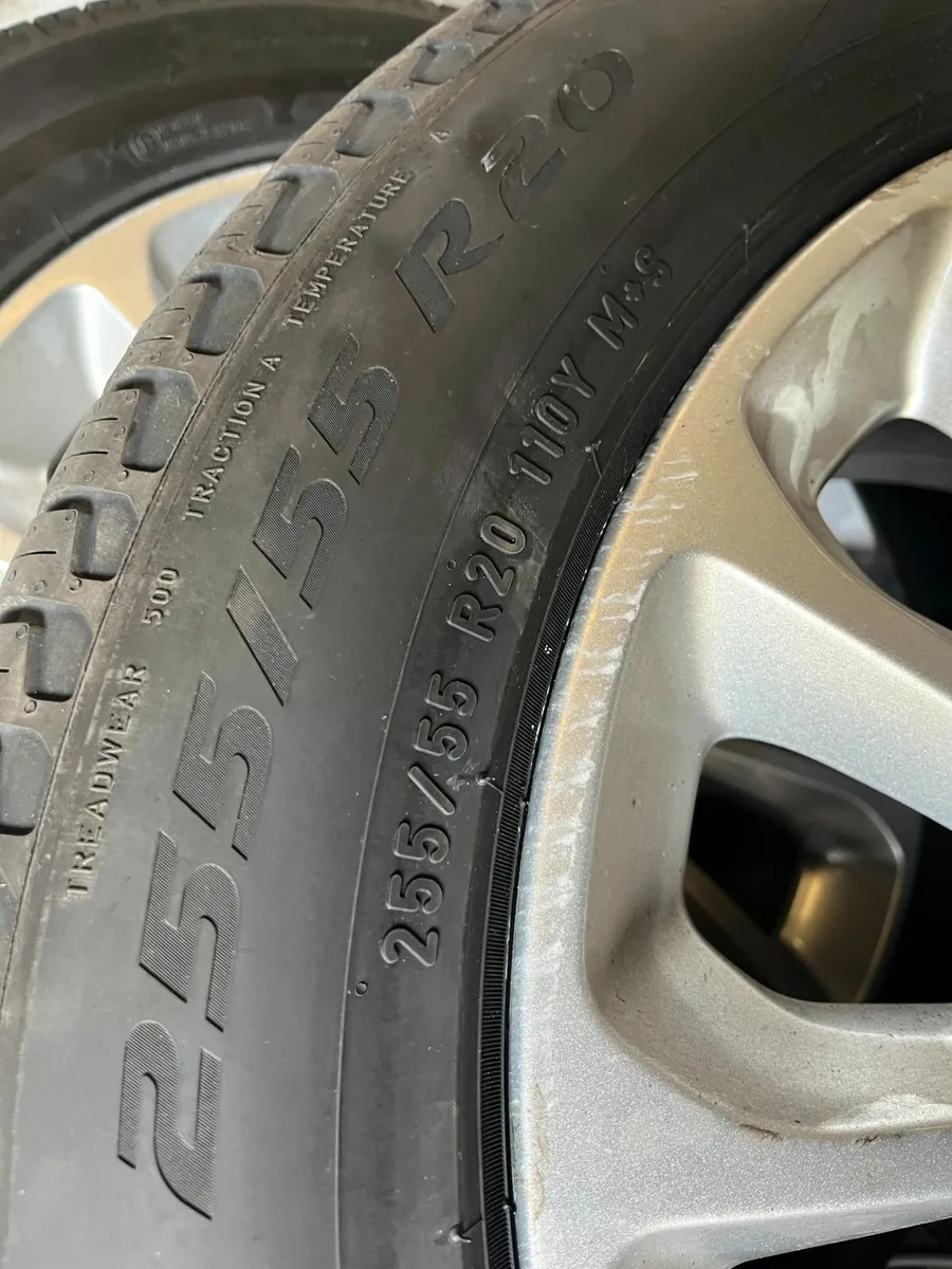 Land Rover Wheel & Tyres - Image 4