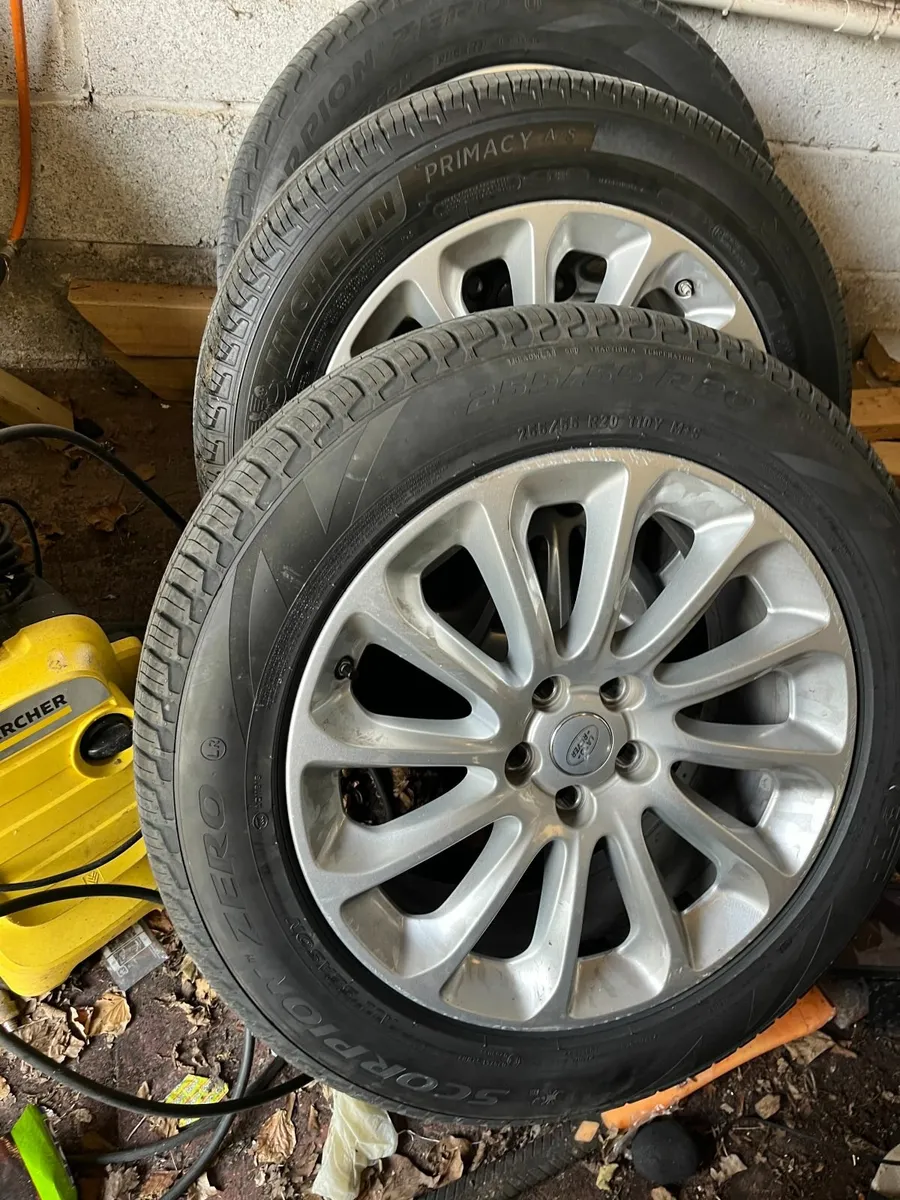Land Rover Wheel & Tyres - Image 1
