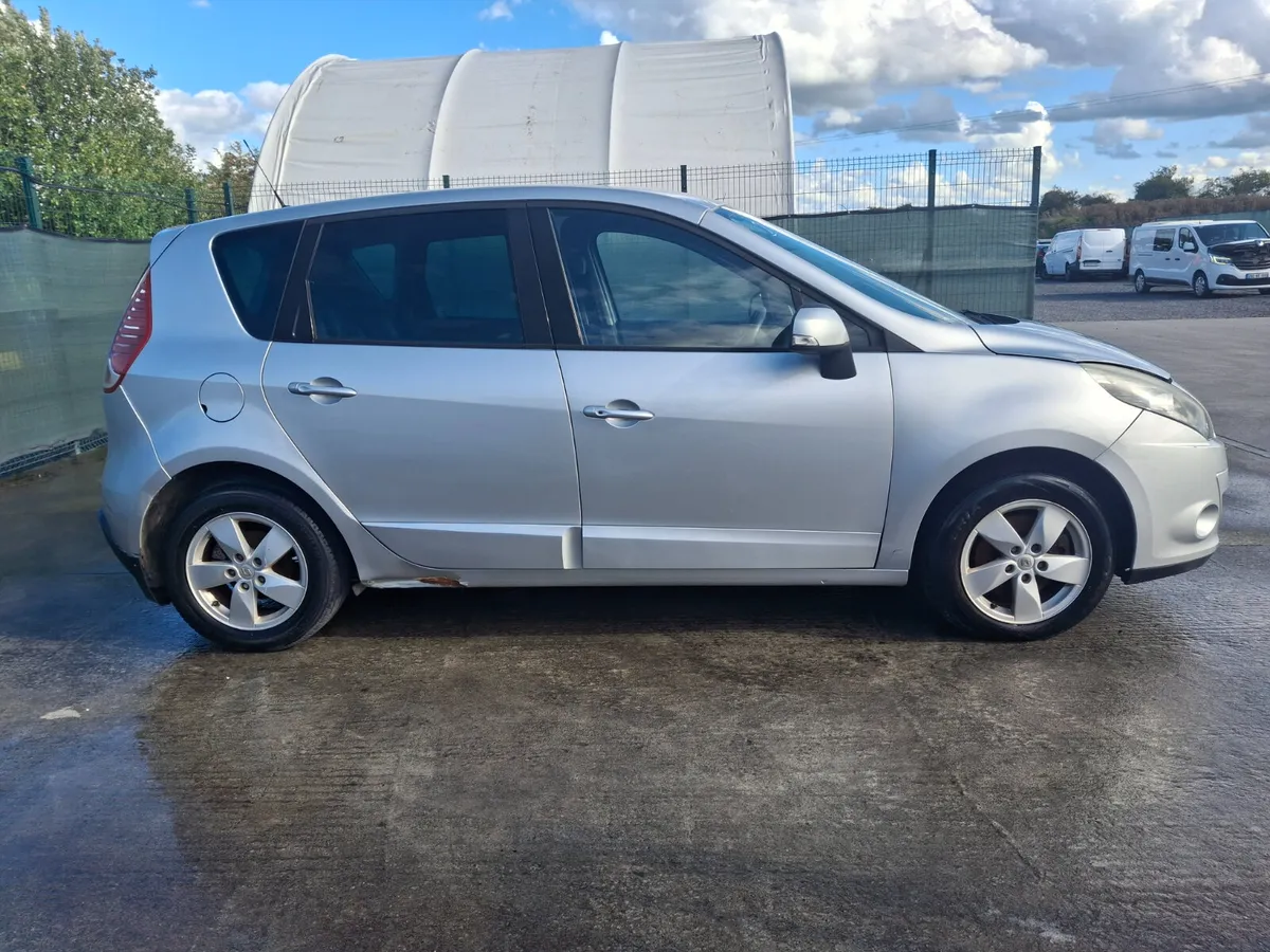 2011 Renault Scenic 1.5 Diesel - Image 1