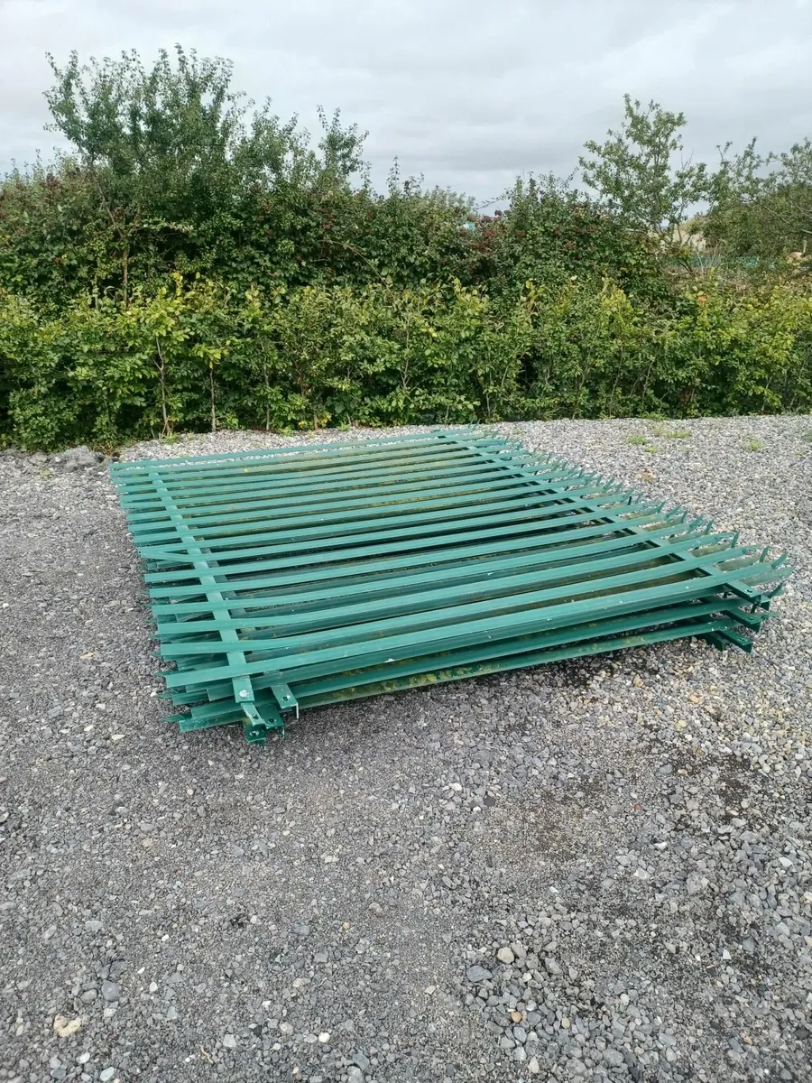 Palisade fencing - Image 2