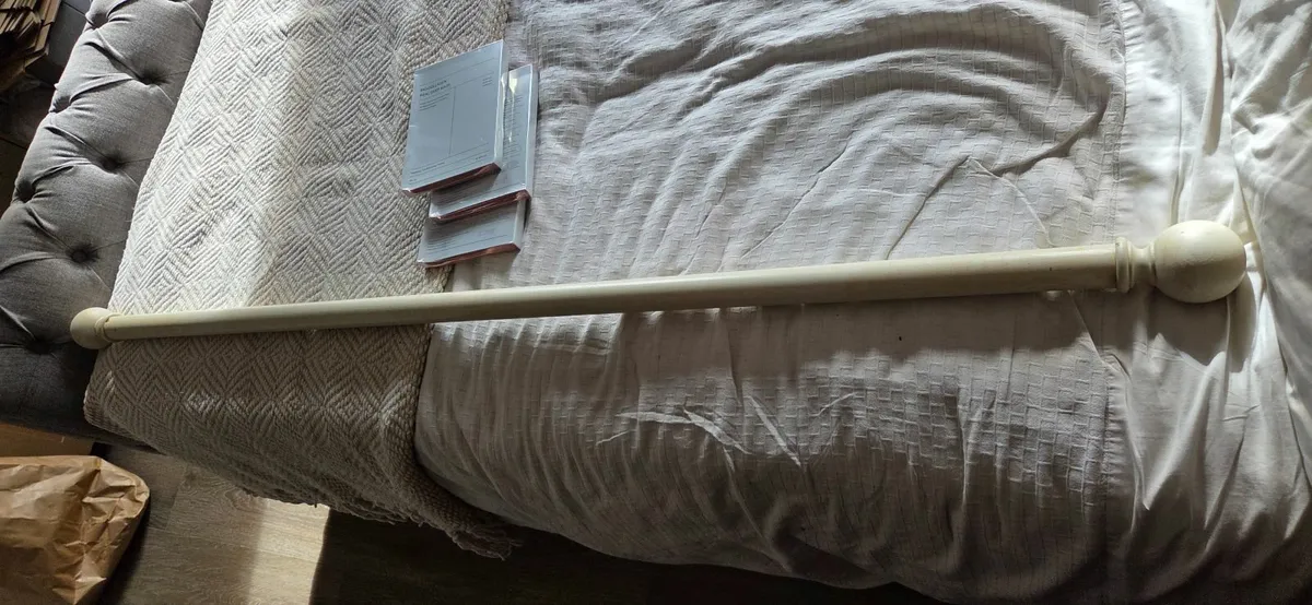 Curtain pole