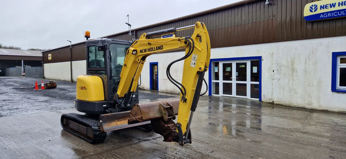 New Holland E37C - Image 2