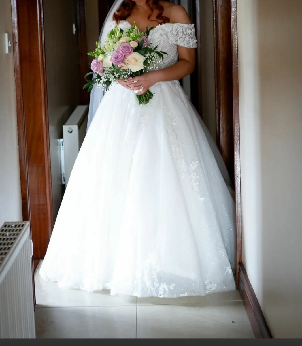 Wedding dress - Image 1