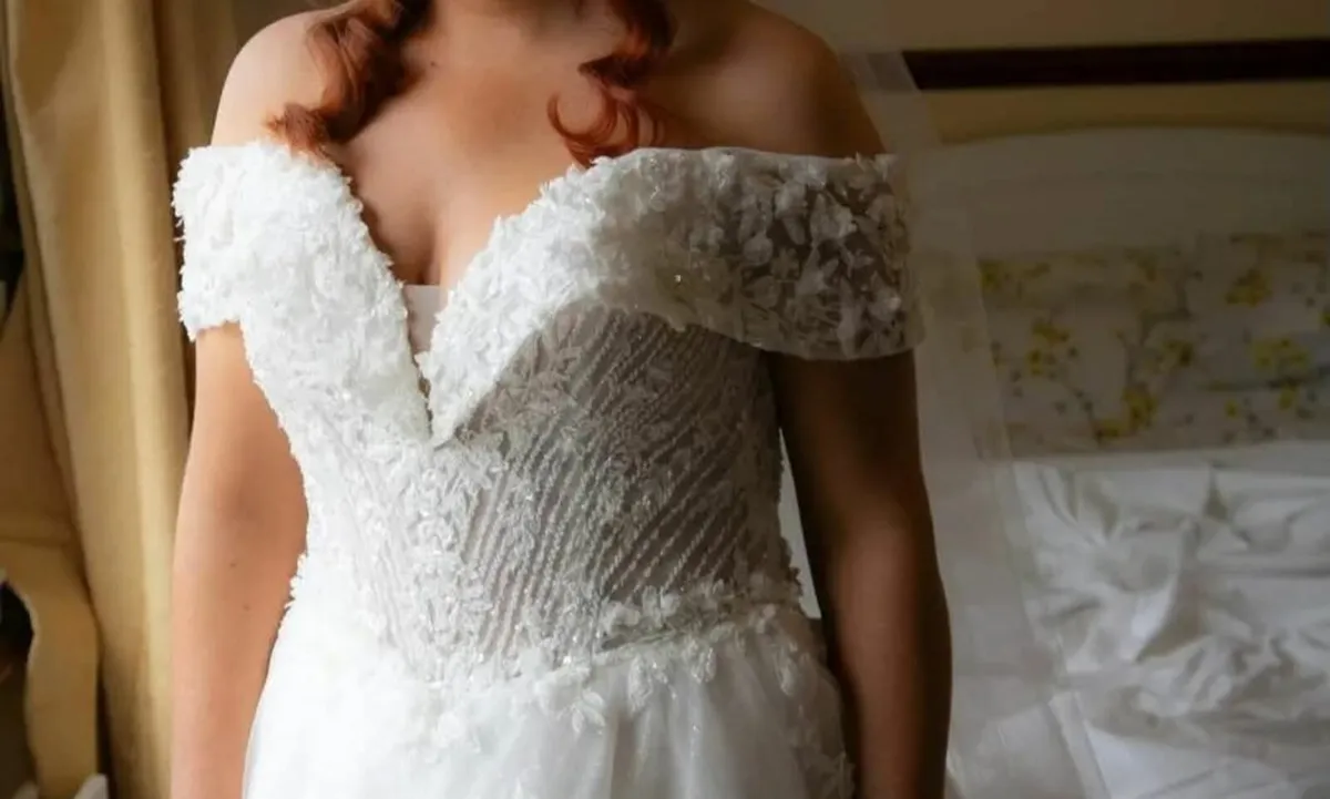 Wedding dress - Image 2