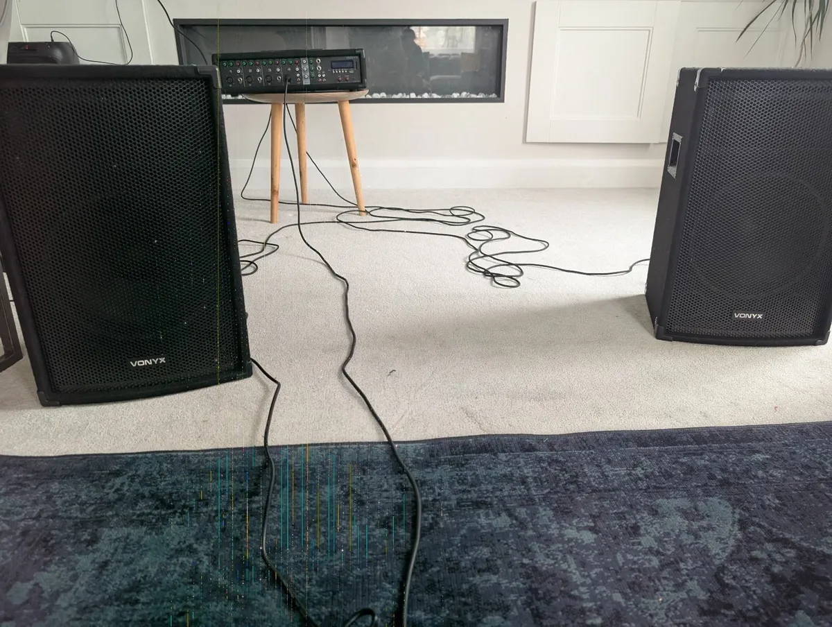 Vonyx PA system with tower stand