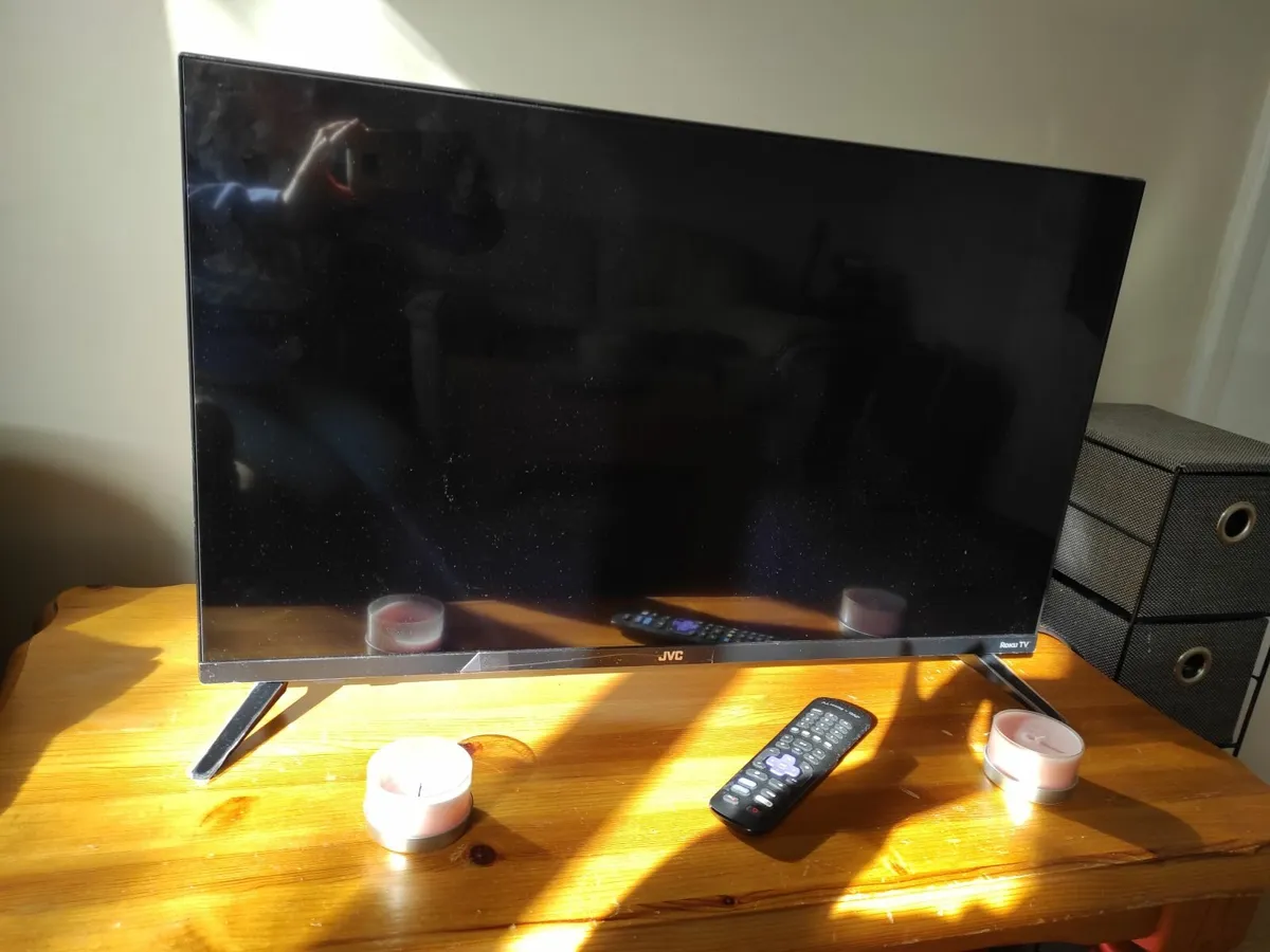 32”JVC Roku TV : CONTACT +34635975274 - Image 1
