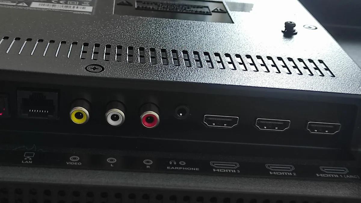 32”JVC Roku TV : CONTACT +34635975274 - Image 3