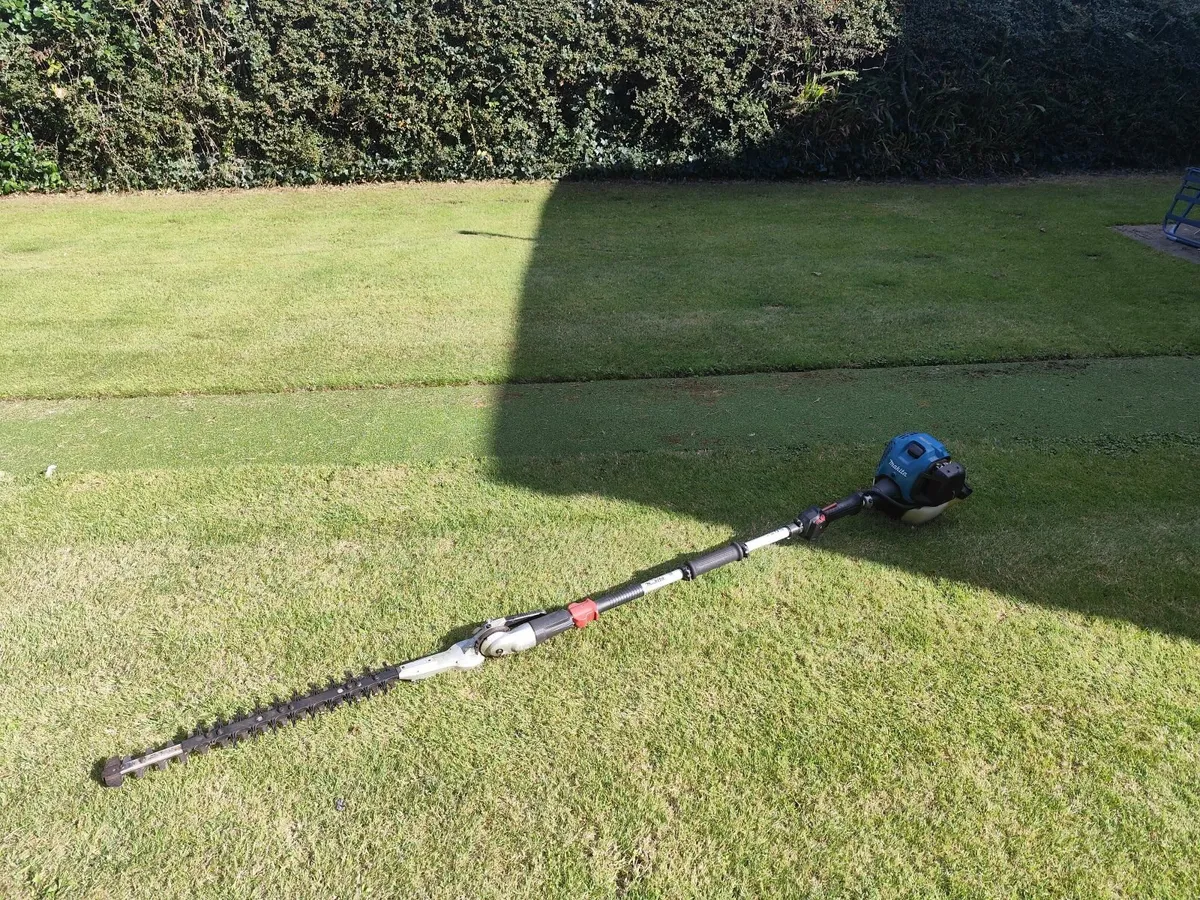 Makita hedge trimmer 4 stroke - Image 1