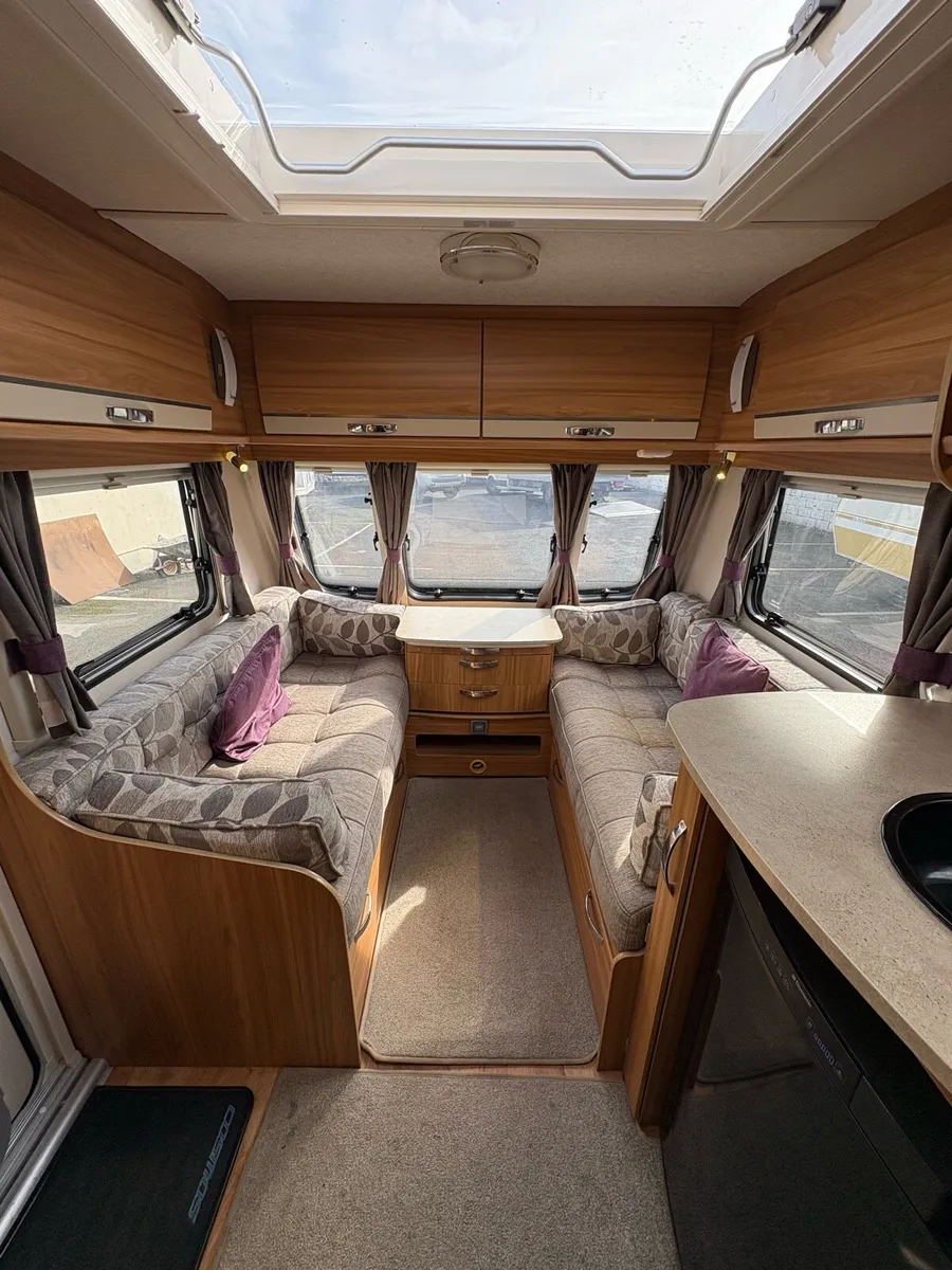 Lunar Cosmos 564, transverse dinette/fixed bed - Image 2